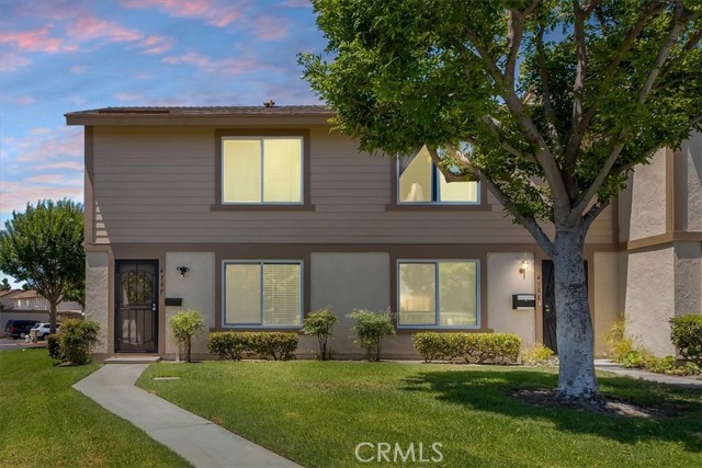 Detail Gallery Image 1 of 1 For 430 Carriage Dr #F,  Santa Ana,  CA 92707 - 3 Beds | 1/1 Baths