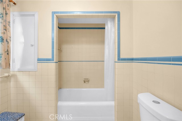929 E Marshall Place, Long Beach CA: https://media.crmls.org/medias/23ca1cb5-82d6-4811-9150-ca7d63578c41.jpg
