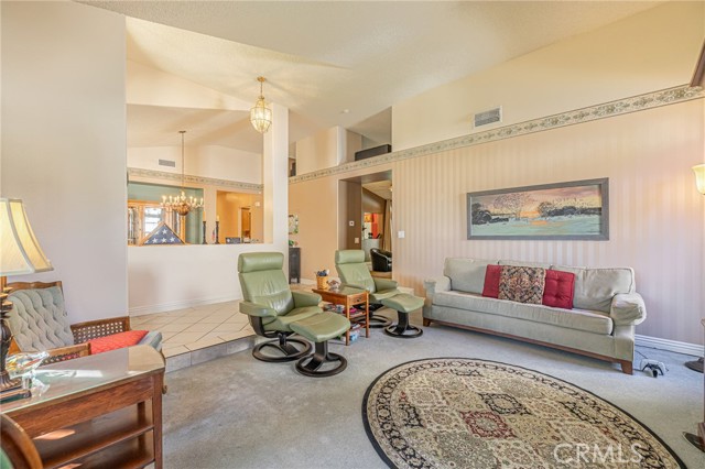 Detail Gallery Image 10 of 48 For 42255 Round Hill Dr, Lancaster,  CA 93536 - 4 Beds | 2/1 Baths