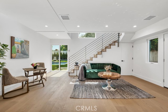 Detail Gallery Image 21 of 46 For 4801 Abbeyville Ave, Woodland Hills,  CA 91364 - 5 Beds | 5/2 Baths