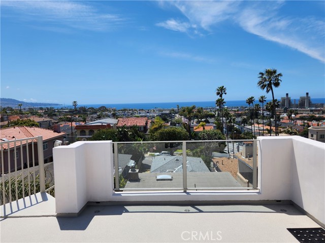 627 Lucia Avenue, Redondo Beach, California 90277, 4 Bedrooms Bedrooms, ,3 BathroomsBathrooms,Residential,Sold,Lucia,SB24075293