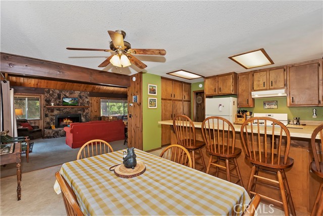 Detail Gallery Image 11 of 44 For 744 Bergschrund Dr, Crestline,  CA 92325 - 3 Beds | 2/1 Baths