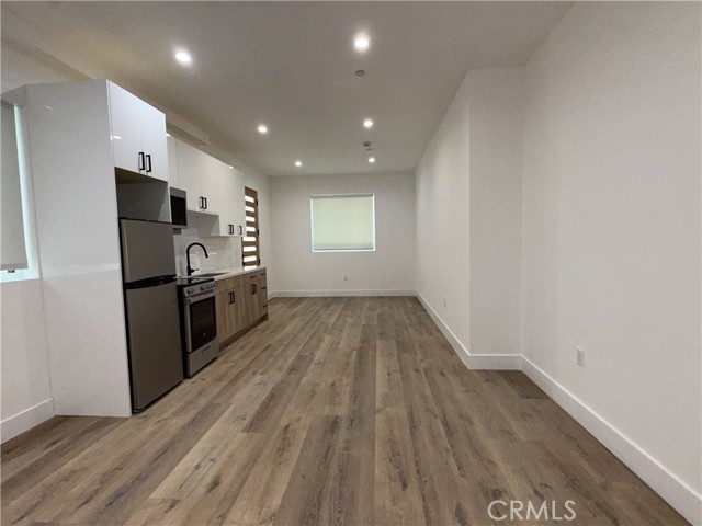 5044 Laurel Canyon Boulevard, Valley Village CA: https://media.crmls.org/medias/23ccaf7d-6228-419f-80dd-18be977031ea.jpg
