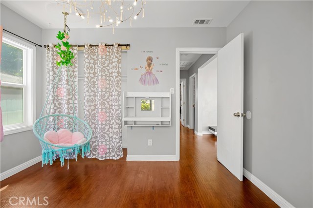 Detail Gallery Image 11 of 18 For 4512 W Watkins Way, Santa Ana,  CA 92704 - 3 Beds | 2 Baths