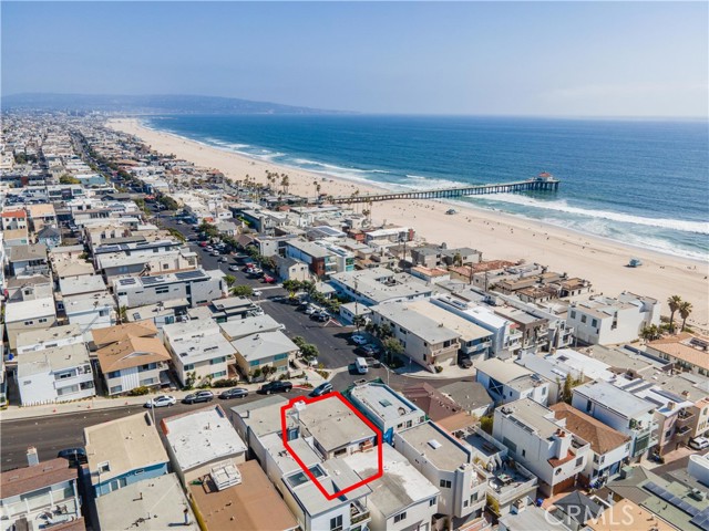 4 blocks to the Manhattan Beach pier