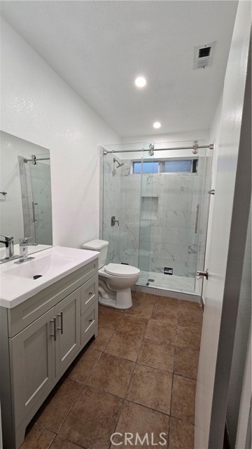 Detail Gallery Image 8 of 14 For 5803 Troost Ave, North Hollywood,  CA 91601 - 3 Beds | 1 Baths