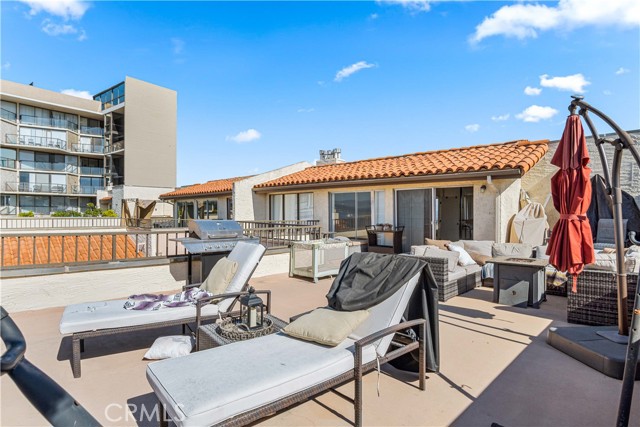 555 Esplanade, Redondo Beach, California 90277, 3 Bedrooms Bedrooms, ,3 BathroomsBathrooms,Residential,Sold,Esplanade,SB22021608