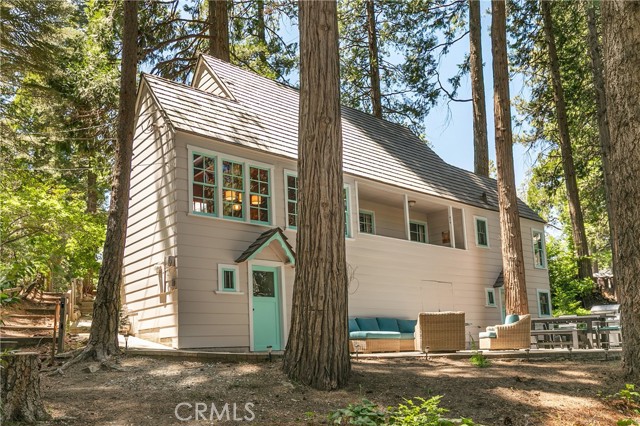 187 Cedar Circle Circle, Lake Arrowhead CA: https://media.crmls.org/medias/23cdc6d3-3165-4965-96b6-290e1ddc9d20.jpg