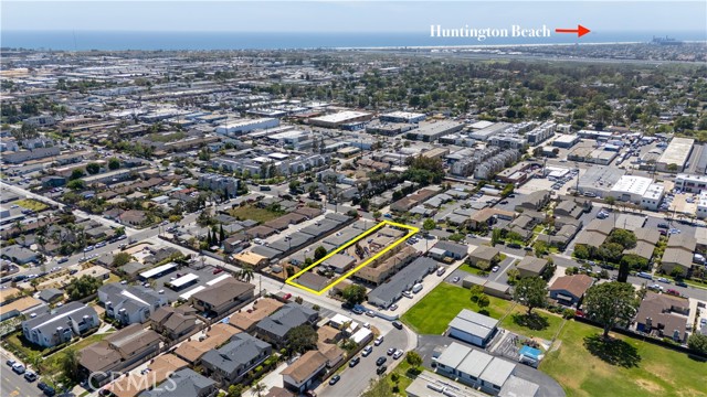 2028 Wallace Avenue, Costa Mesa CA: https://media.crmls.org/medias/23cdedfe-875f-4da5-bf3f-3127d6aeb476.jpg