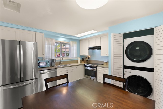 8195 Pawtucket Drive, Huntington Beach CA: https://media.crmls.org/medias/23ce4039-08f3-47e4-957a-2089d6ac03b9.jpg