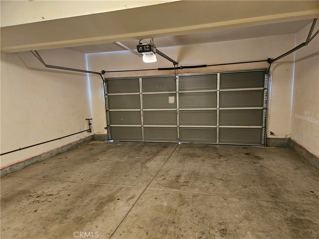 https://media.crmls.org/medias/23ce7b35-288a-4ca9-bc02-87419c20bd24.jpg?preset=X-Large