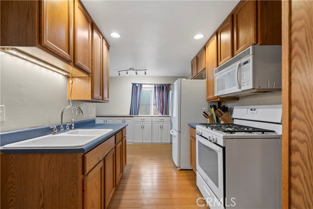 Detail Gallery Image 10 of 41 For 9417 Lomita, Rancho Cucamonga,  CA 91701 - 2 Beds | 2 Baths