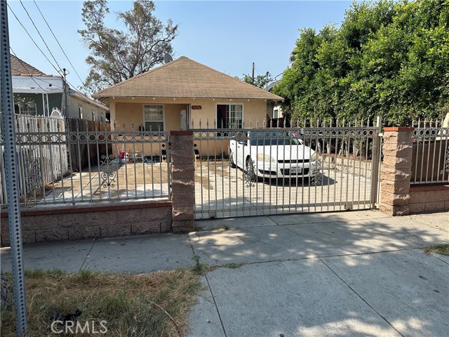 Detail Gallery Image 1 of 11 For 1626 E Martin Luther King Jr Bld, Los Angeles,  CA 90011 - 3 Beds | 1 Baths