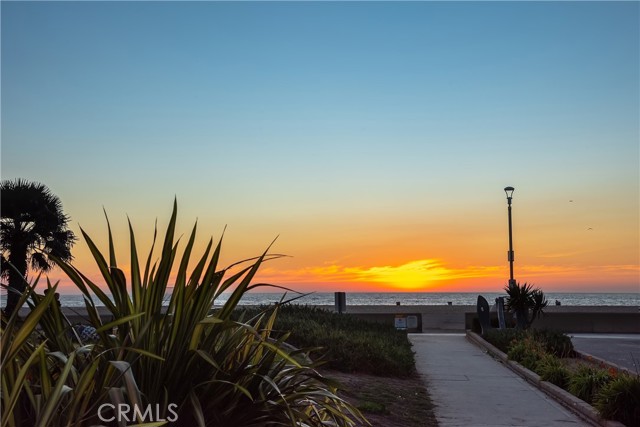 59 15th Street, Hermosa Beach, California 90254, 3 Bedrooms Bedrooms, ,3 BathroomsBathrooms,Residential,Sold,15th,SB22225750