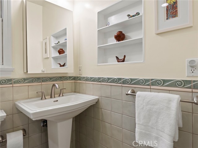 Detail Gallery Image 38 of 72 For 1012 N Sunset Canyon Dr, Burbank,  CA 91504 - 3 Beds | 2 Baths
