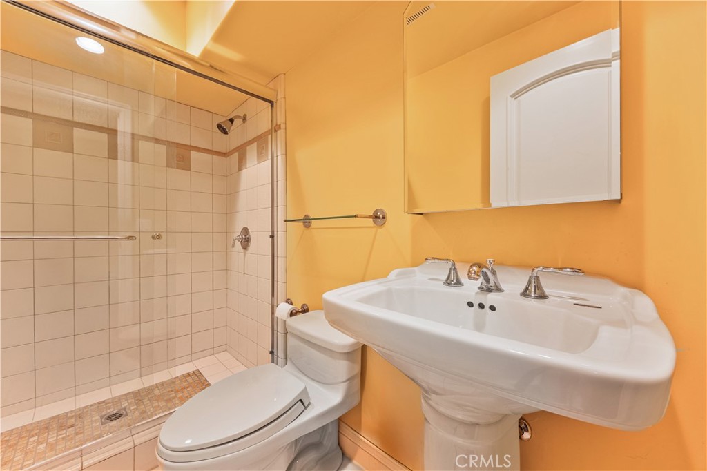 https://media.crmls.org/medias/23d3256d-315f-4313-b21a-f5a8bd867673.jpg?preset=X-Large