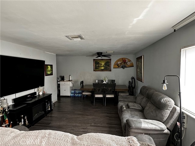 Detail Gallery Image 4 of 21 For 351 Armory Rd, Barstow,  CA 92311 - 4 Beds | 3 Baths