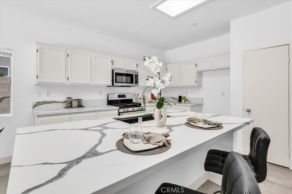 MLS #OC25102142 image #24