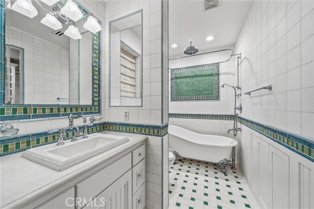 Detail Gallery Image 39 of 73 For 21 Bay, Laguna Beach,  CA 92651 - 6 Beds | 6/1 Baths