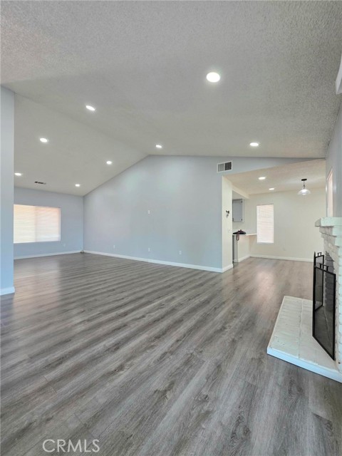 Detail Gallery Image 3 of 24 For 13568 Live Oak St, Hesperia,  CA 92345 - 3 Beds | 2 Baths