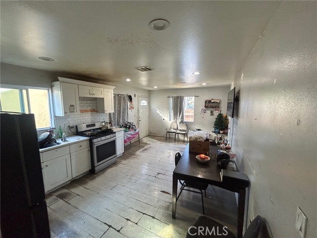 Detail Gallery Image 14 of 16 For 655 W 113th, Los Angeles,  CA 90044 - – Beds | – Baths