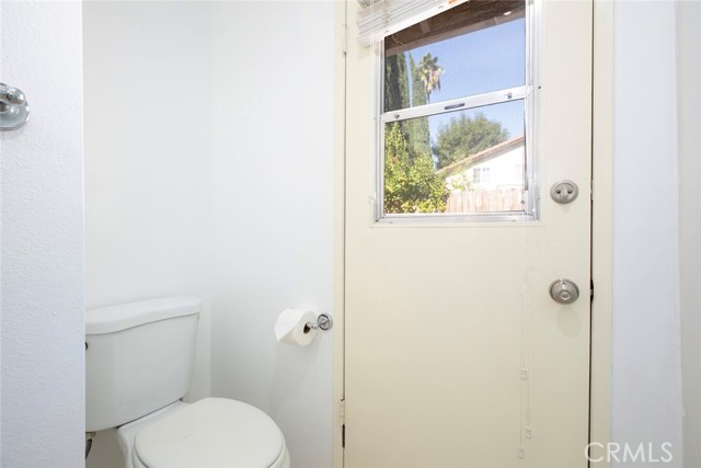18119 Calvert Street photo 21