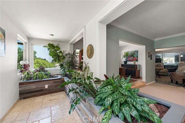 5893 Oak Knolls Road, Simi Valley CA: https://media.crmls.org/medias/23d62163-c3e1-467a-9c50-f8c1697d5b24.jpg