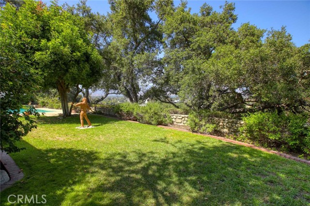 1075 Pine Oak Lane, Pasadena CA: https://media.crmls.org/medias/23d6339e-a912-4725-bdbb-6e3fa3a72f4c.jpg