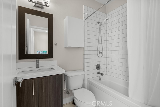 Detail Gallery Image 35 of 41 For 2753 Waverly Dr #705,  Los Angeles,  CA 90039 - 2 Beds | 3 Baths
