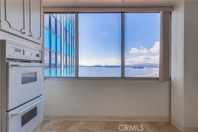 2999 E Ocean Boulevard, Long Beach CA: https://media.crmls.org/medias/23d72b74-8163-44a2-9719-887917ff3153.jpg