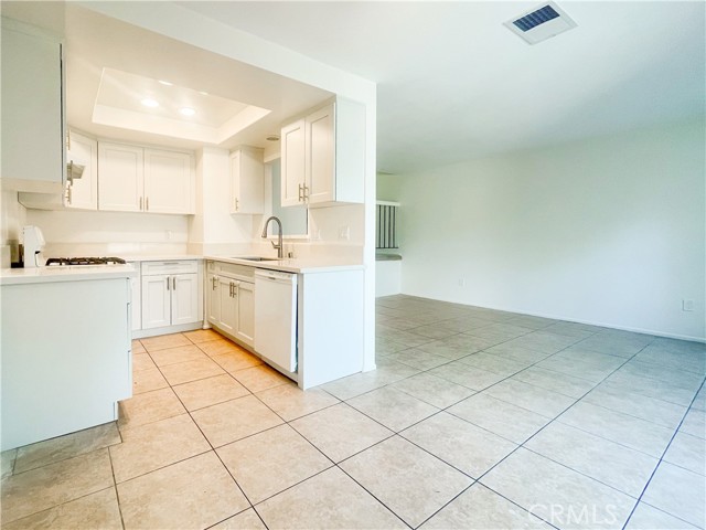 17081 Green Lane, Huntington Beach CA: https://media.crmls.org/medias/23d856e4-59f5-40eb-afe0-357f347db1cd.jpg