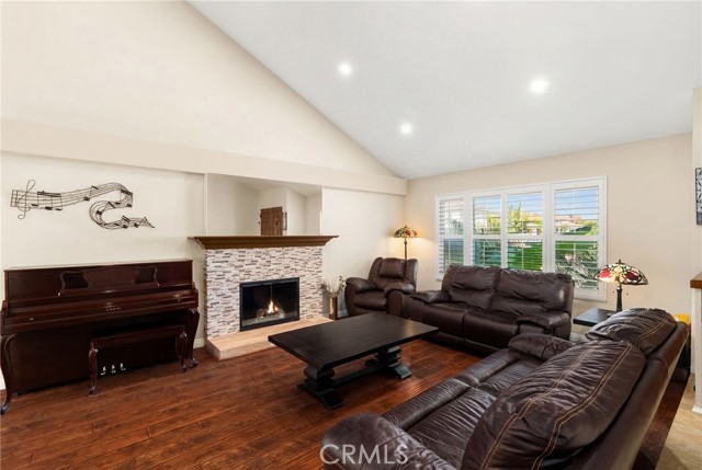 Detail Gallery Image 3 of 41 For 4922 El Rancho Verde, La Palma,  CA 90623 - 4 Beds | 4 Baths