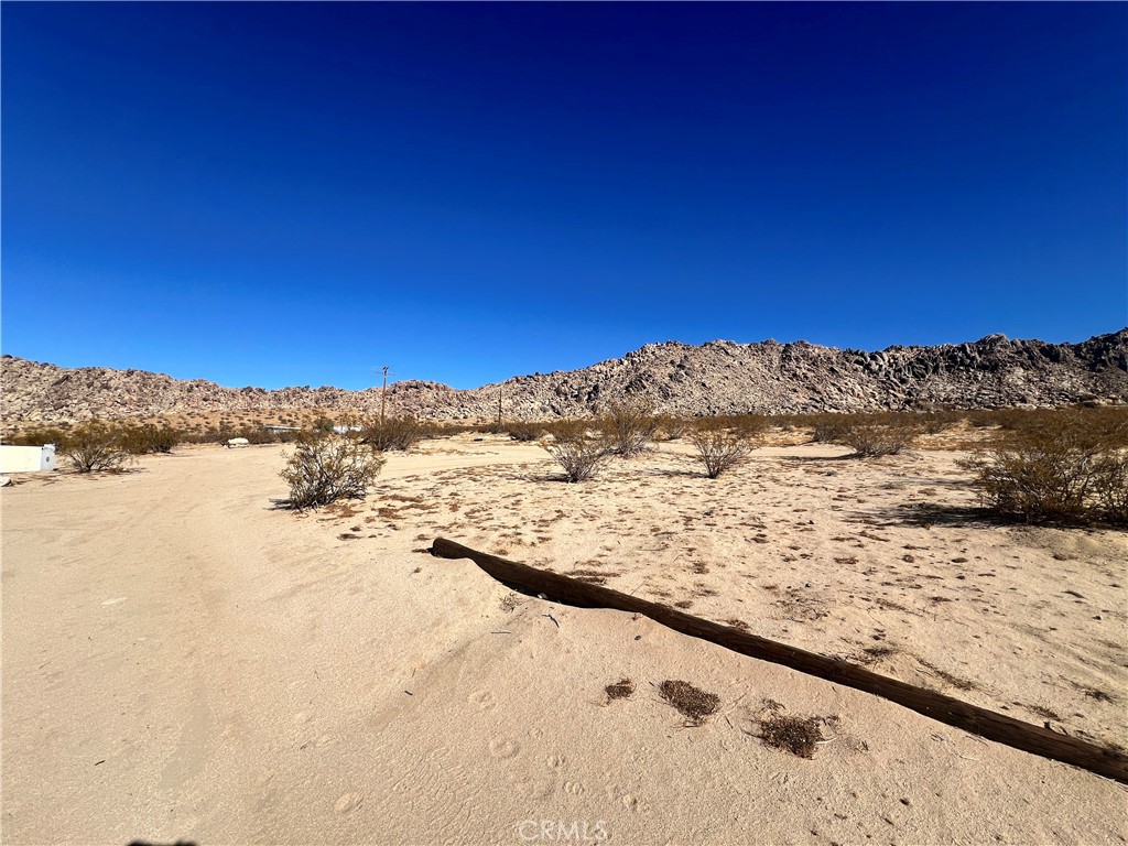 https://media.crmls.org/medias/23da3f04-537d-4948-8f0d-18ef1d3b0f66.jpg?preset=X-Large