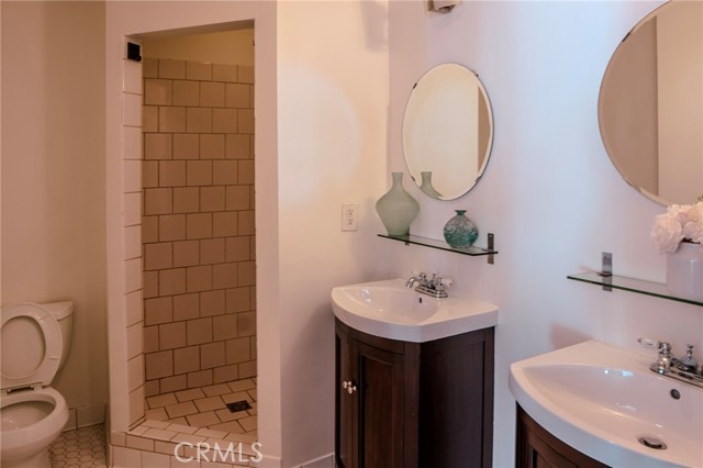 Detail Gallery Image 15 of 24 For 14144 Burbank Bld #2,  Sherman Oaks,  CA 91401 - 2 Beds | 2/1 Baths
