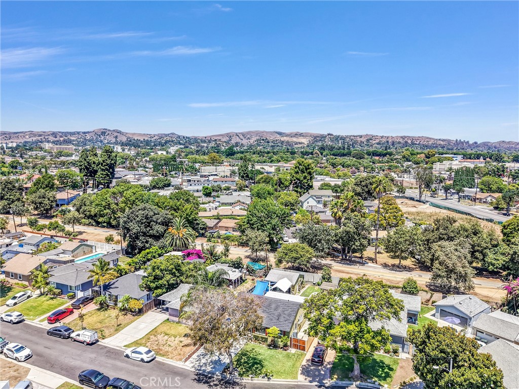 https://media.crmls.org/medias/23dc6e58-af77-4a23-a022-42db0b670750.jpg?preset=X-Large