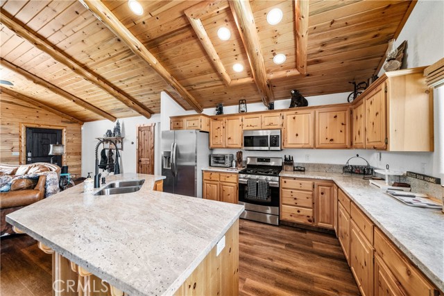 42728 Timberline Trail, Big Bear Lake CA: https://media.crmls.org/medias/23de5c74-4227-470d-815d-00602f726d8b.jpg