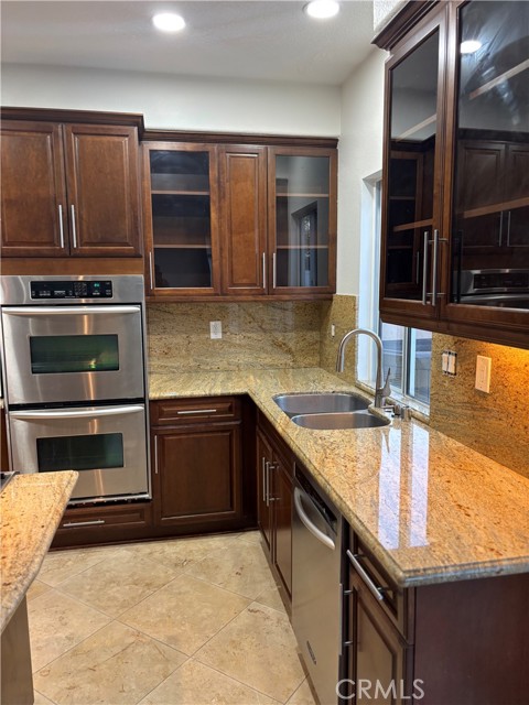 Detail Gallery Image 4 of 40 For 1477 Floral Park, Corona,  CA 92881 - 4 Beds | 3 Baths