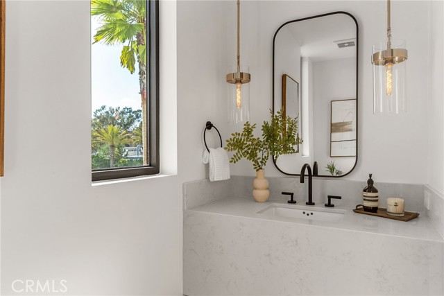 Detail Gallery Image 31 of 40 For 4261 Uptown Newport Drive #1,  Newport Beach,  CA 92660 - 3 Beds | 2/1 Baths