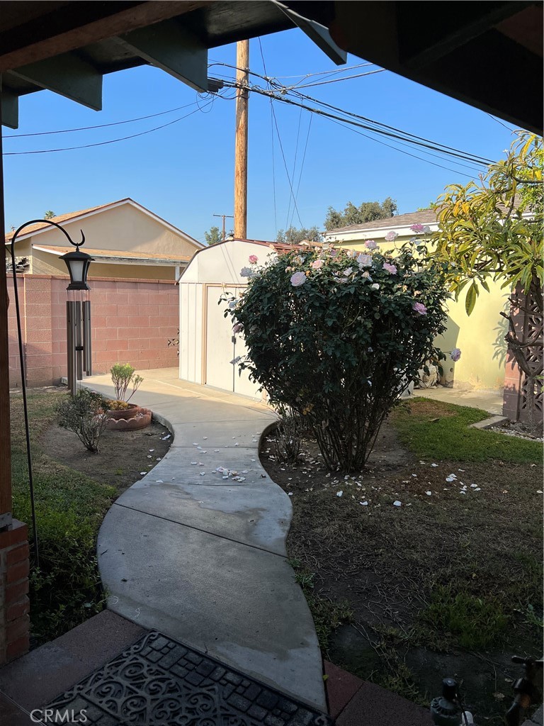 https://media.crmls.org/medias/23dee712-42fc-4dc2-9594-587bbc9cfa4e.jpg?preset=X-Large