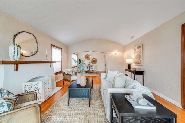 5855 Lemon Avenue, Long Beach CA: https://media.crmls.org/medias/23e095aa-c35e-46c3-89fd-f7d498219ed4.jpg