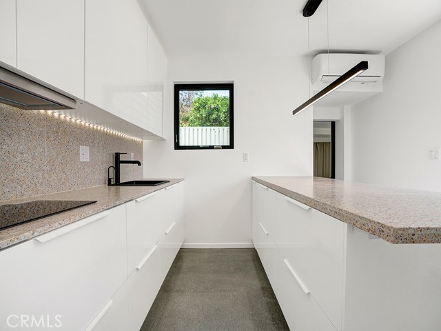 31641 3rd Avenue, Laguna Beach CA: https://media.crmls.org/medias/23e17369-b7b2-42f0-9252-19ad1709c941.jpg