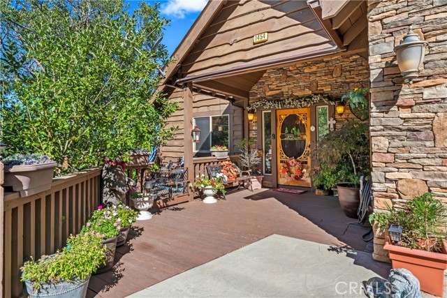 Detail Gallery Image 6 of 67 For 1454 Lovers Ln, Lake Arrowhead,  CA 92352 - 5 Beds | 3/1 Baths