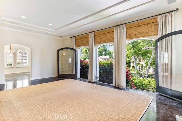 580 S Sweetzer Ave, Los Angeles CA: https://media.crmls.org/medias/23e26d64-0c49-4d1c-a777-f148b9875017.jpg