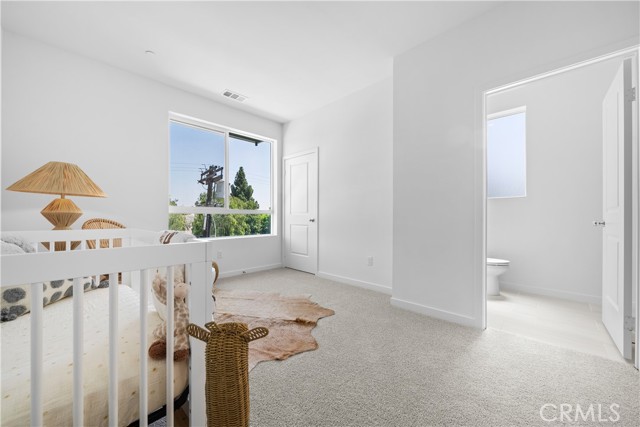 Detail Gallery Image 15 of 28 For 9423 N Sepulveda Blvd #1,  North Hills,  CA 91343 - 3 Beds | 3/1 Baths