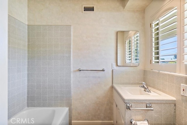 17 Pony Lane, Rolling Hills Estates, California 90274, 4 Bedrooms Bedrooms, ,3 BathroomsBathrooms,Residential,Sold,Pony,PV22150170