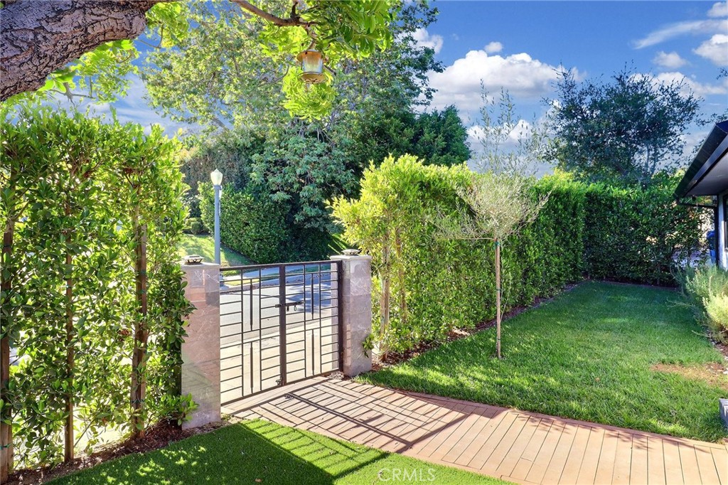 MLS #WS25153368 img 2