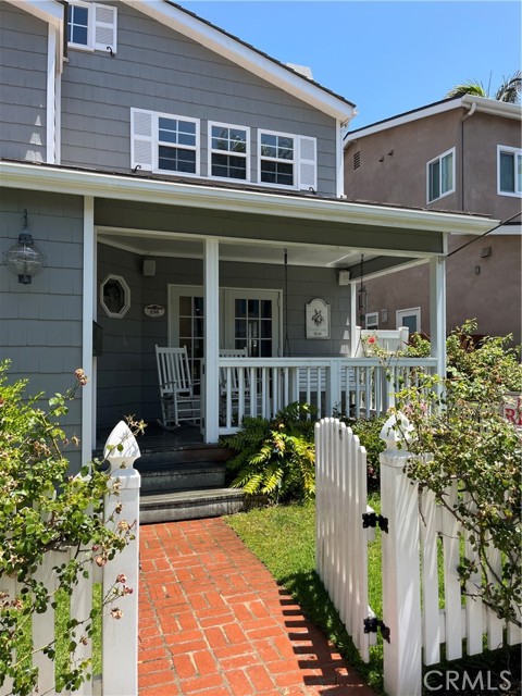 236 15th Street, Seal Beach CA: https://media.crmls.org/medias/23e42748-8385-46d1-af79-98e889726ebe.jpg