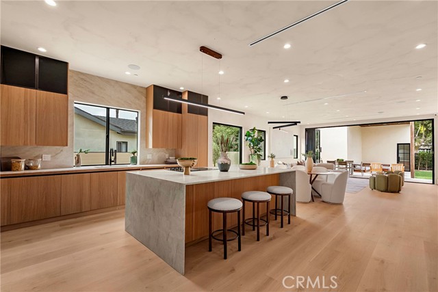 Detail Gallery Image 6 of 58 For 5525 Carpenter Ave, Valley Village,  CA 91607 - 5 Beds | 6/1 Baths