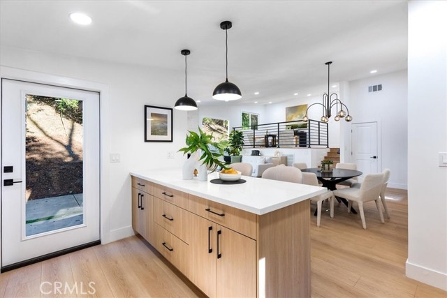 Detail Gallery Image 14 of 29 For 9921 Westwanda Dr, Beverly Hills,  CA 90210 - 2 Beds | 2 Baths