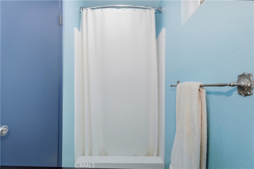 https://media.crmls.org/medias/23e53e0b-79e0-4715-aec3-4bce06205f74.jpg?preset=X-Large